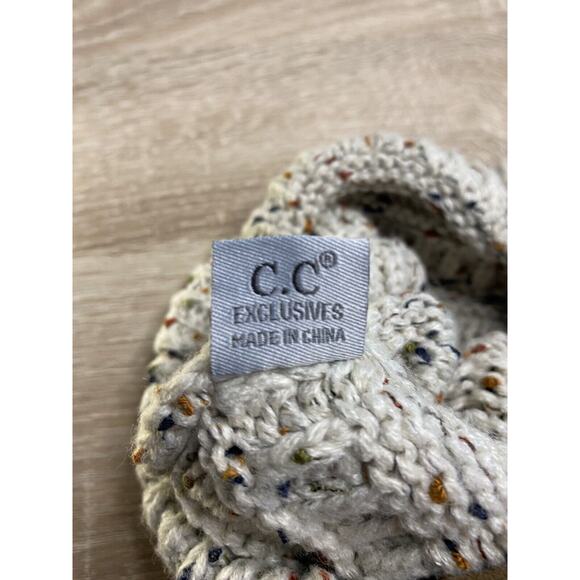 CC Exclusive Women's Beige Cream Earth Knit Beanie Acrylic Hat Cap One Size - Picture 4 of 4